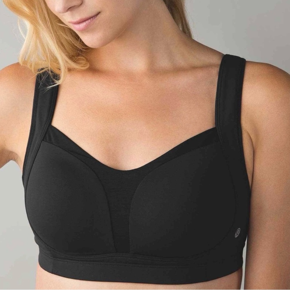 Lululemon Women's Black Sports Bra Size 38